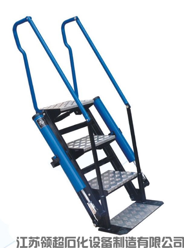 湖北荊州客戶定制采購的一批折疊式活動(dòng)梯已通過物流發(fā)往使用現(xiàn)場(chǎng)(1)